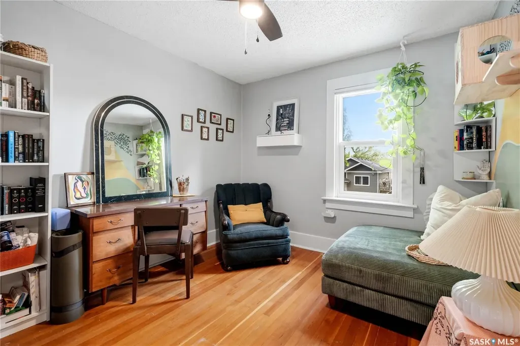204 26th Street W Saskatoon SK S7L 0H6