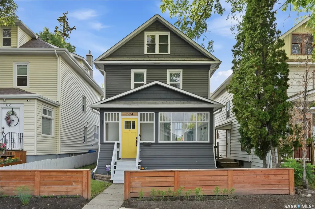 204 26th Street W Saskatoon SK S7L 0H6