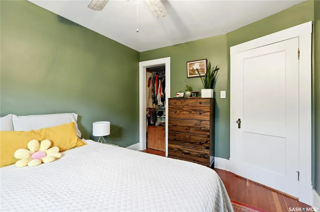 204 26th Street W Saskatoon SK S7L 0H6