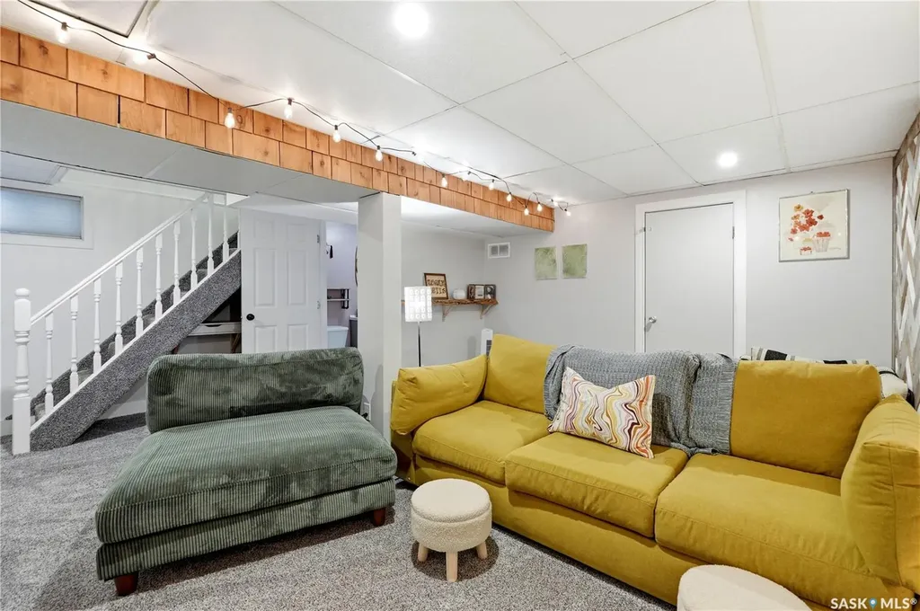 204 26th Street W Saskatoon SK S7L 0H6