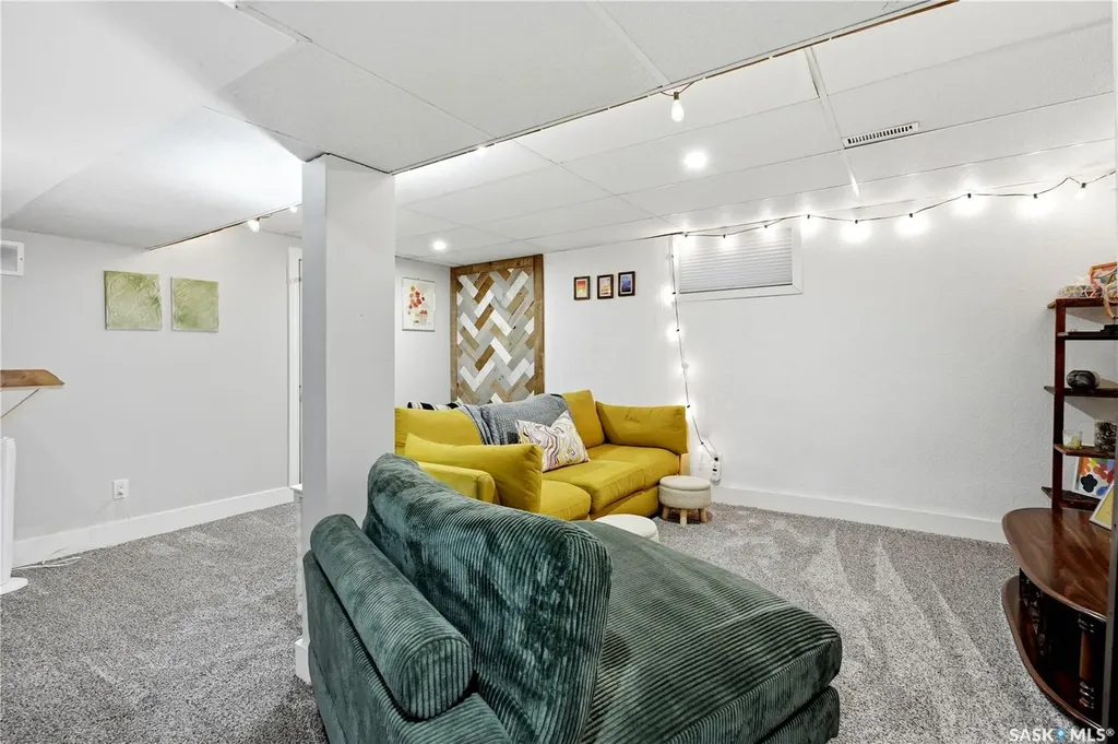 204 26th Street W Saskatoon SK S7L 0H6