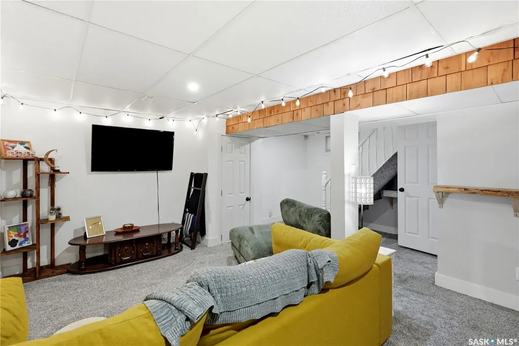 204 26th Street W Saskatoon SK S7L 0H6