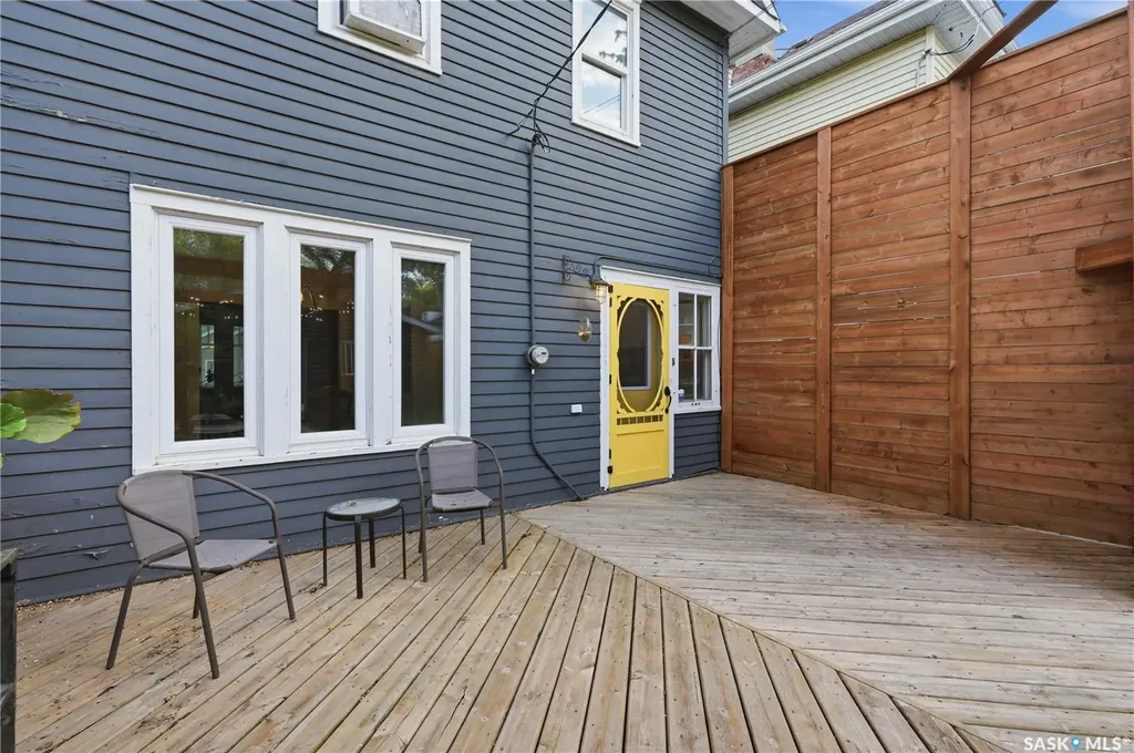 204 26th Street W Saskatoon SK S7L 0H6