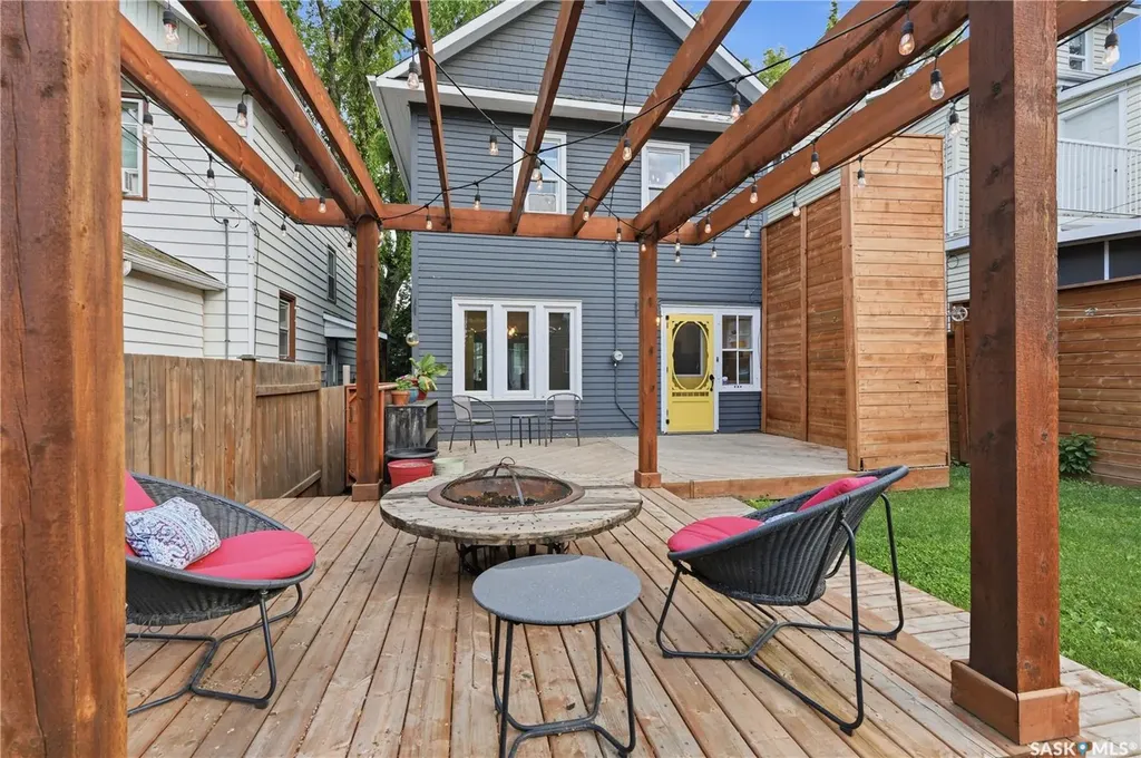 204 26th Street W Saskatoon SK S7L 0H6