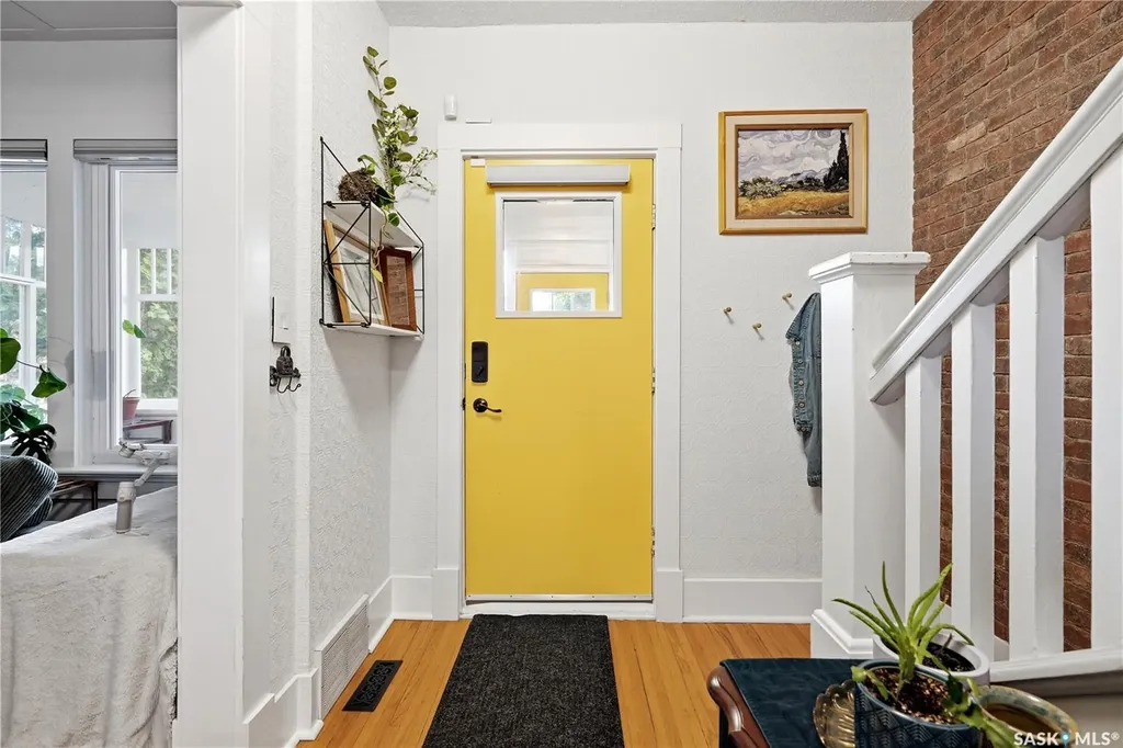 204 26th Street W Saskatoon SK S7L 0H6
