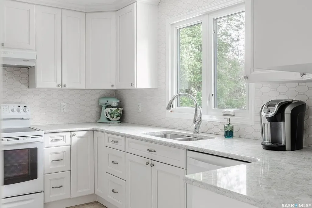 10 Capilano Drive Saskatoon SK S7K 4A5