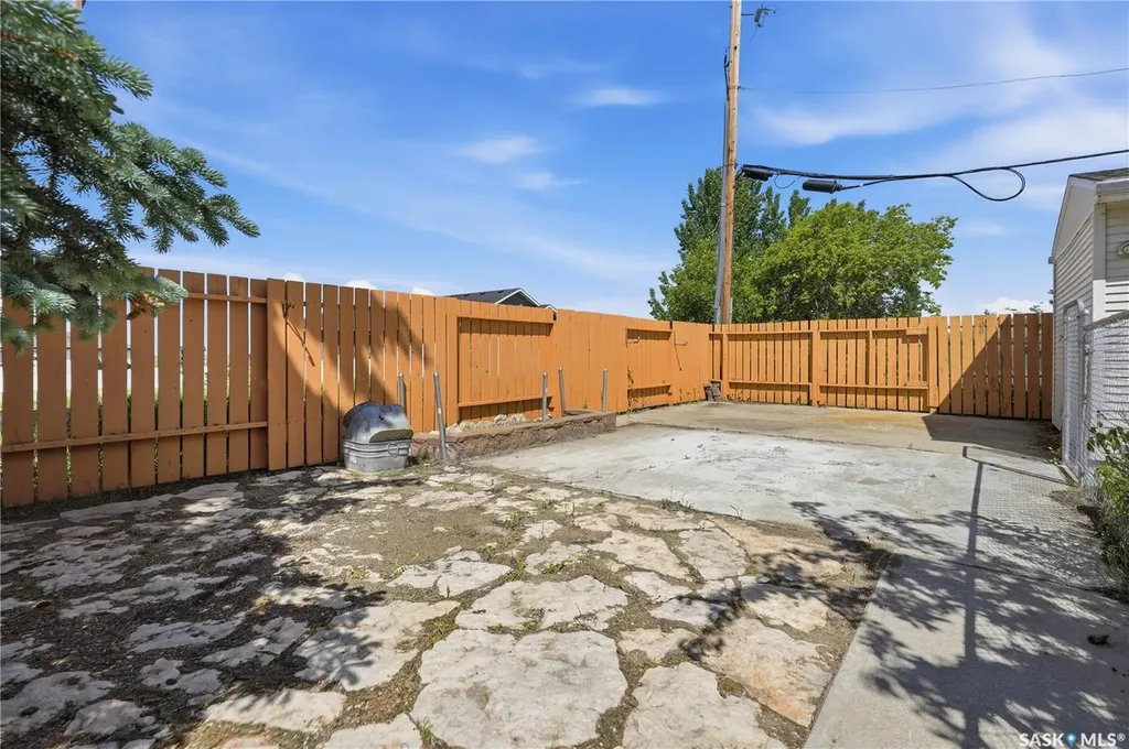 710 3rd Avenue Pilot Butte SK S0G 0H5