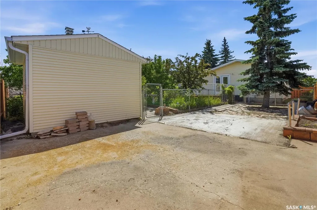 710 3rd Avenue Pilot Butte SK S0G 0H5
