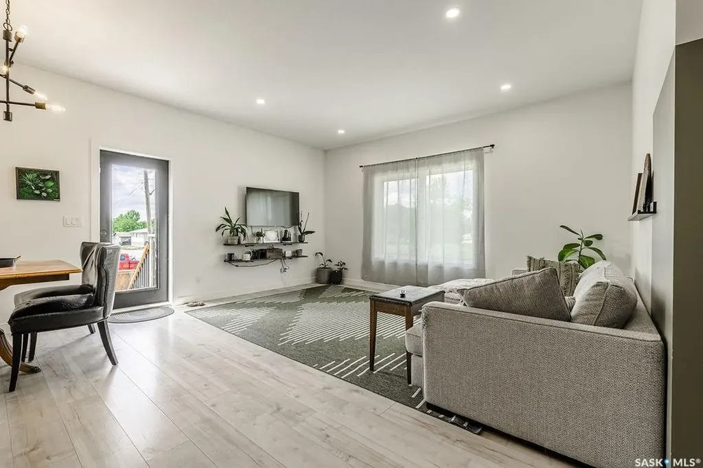 1539 E Avenue N Saskatoon SK S7L 1T9