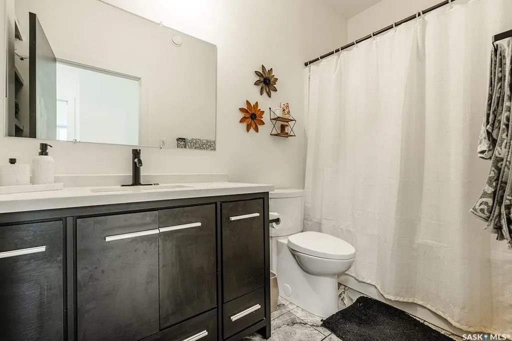 1539 E Avenue N Saskatoon SK S7L 1T9