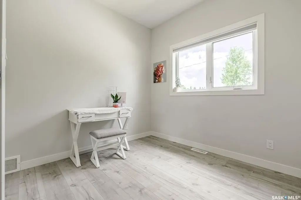 1539 E Avenue N Saskatoon SK S7L 1T9