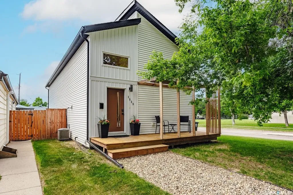 1539 E Avenue N Saskatoon SK S7L 1T9