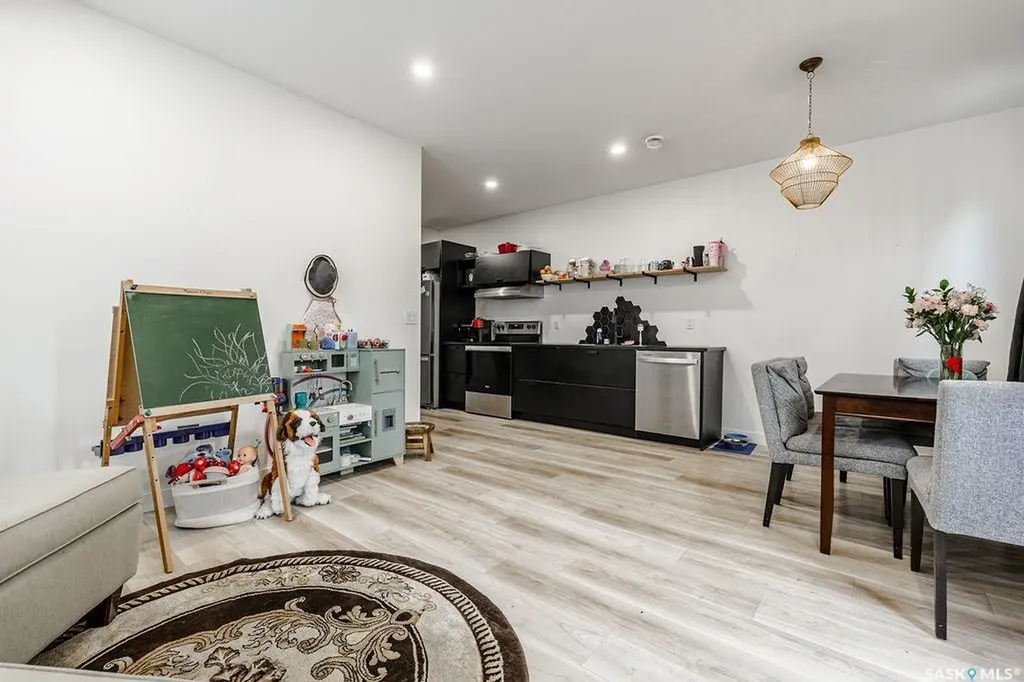 1539 E Avenue N Saskatoon SK S7L 1T9