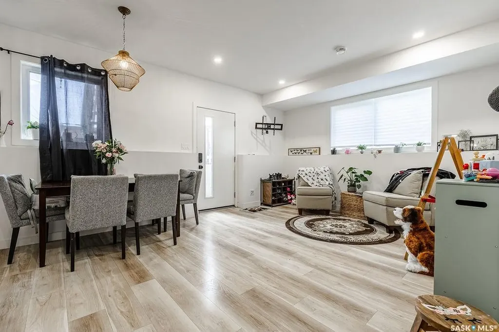 1539 E Avenue N Saskatoon SK S7L 1T9