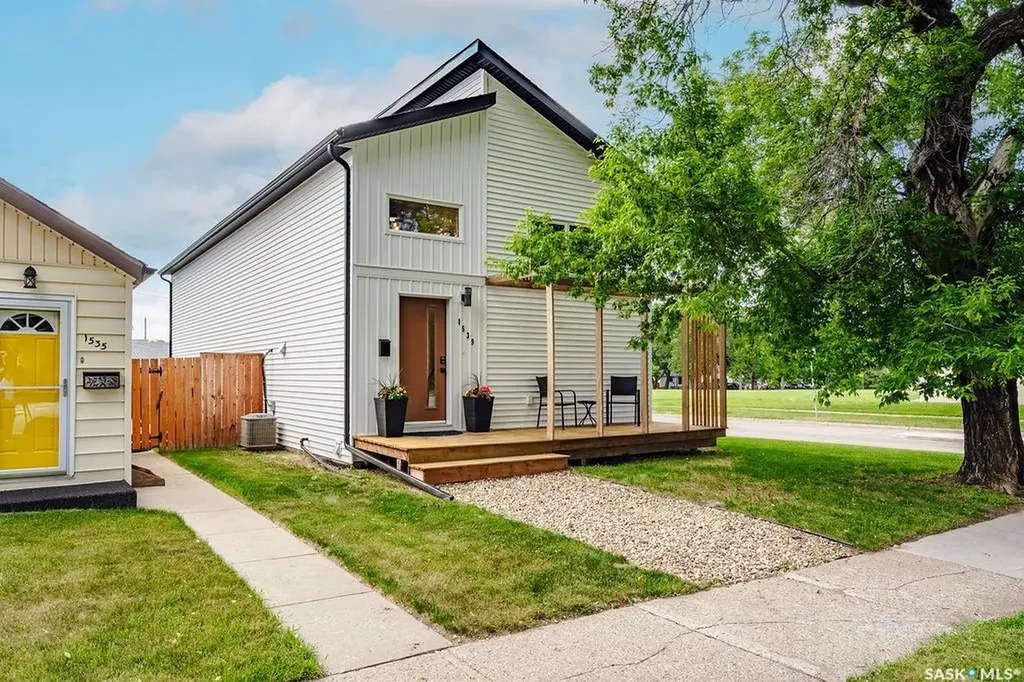 1539 E Avenue N Saskatoon SK S7L 1T9