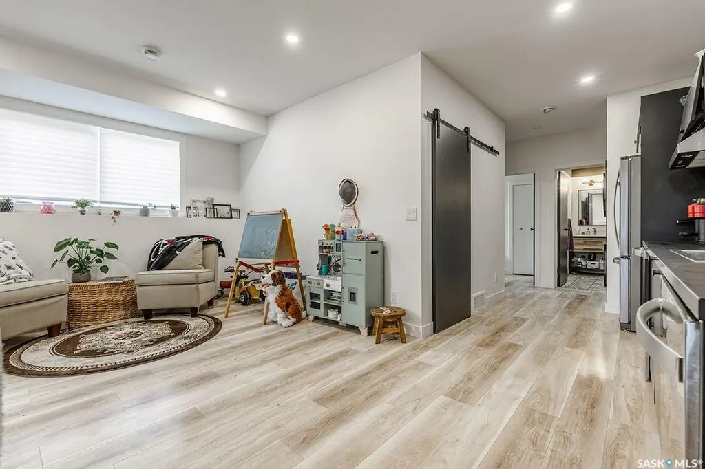 1539 E Avenue N Saskatoon SK S7L 1T9