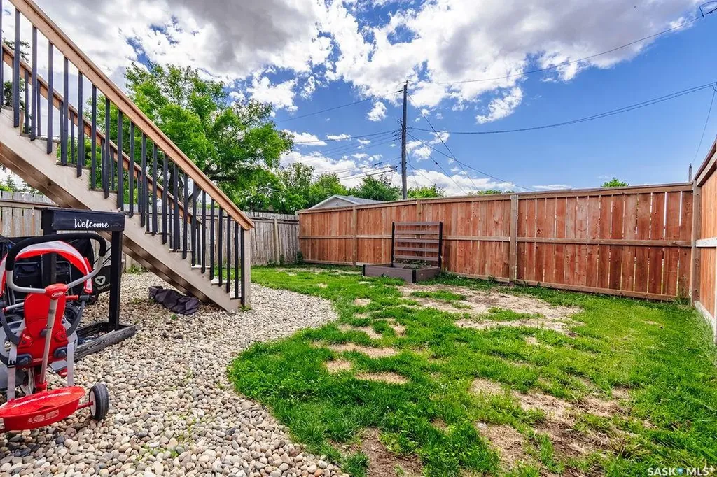 1539 E Avenue N Saskatoon SK S7L 1T9