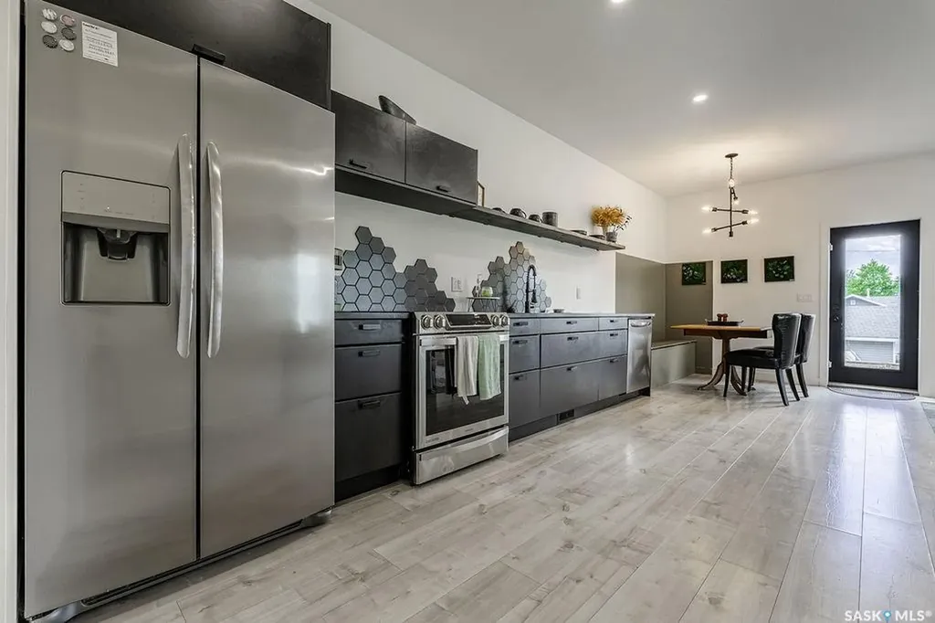 1539 E Avenue N Saskatoon SK S7L 1T9