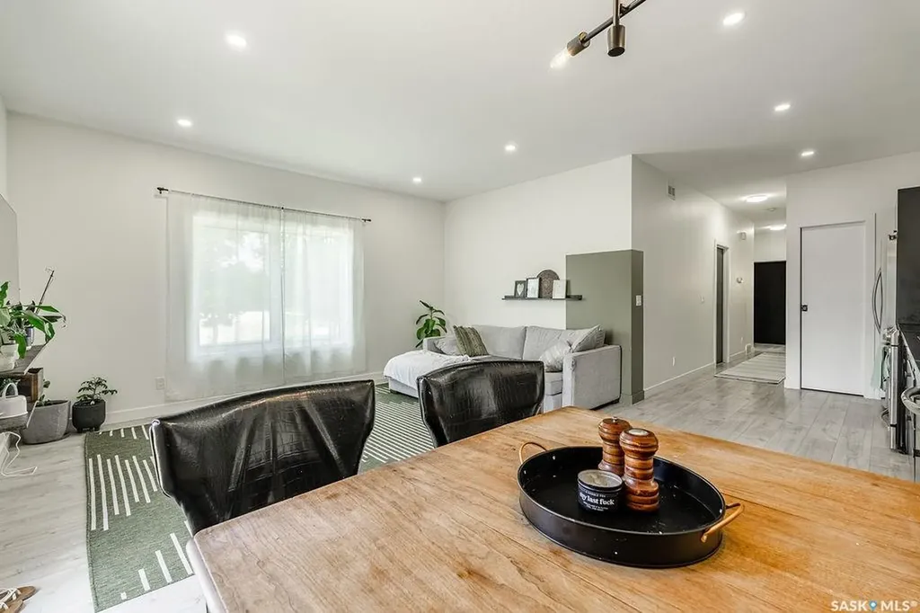 1539 E Avenue N Saskatoon SK S7L 1T9