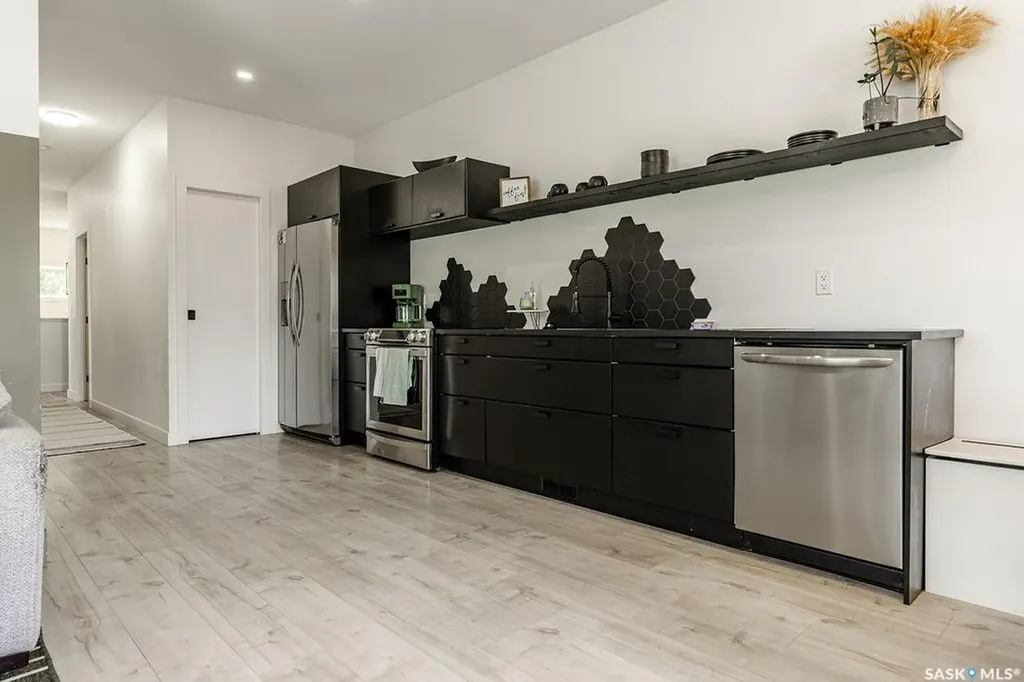 1539 E Avenue N Saskatoon SK S7L 1T9