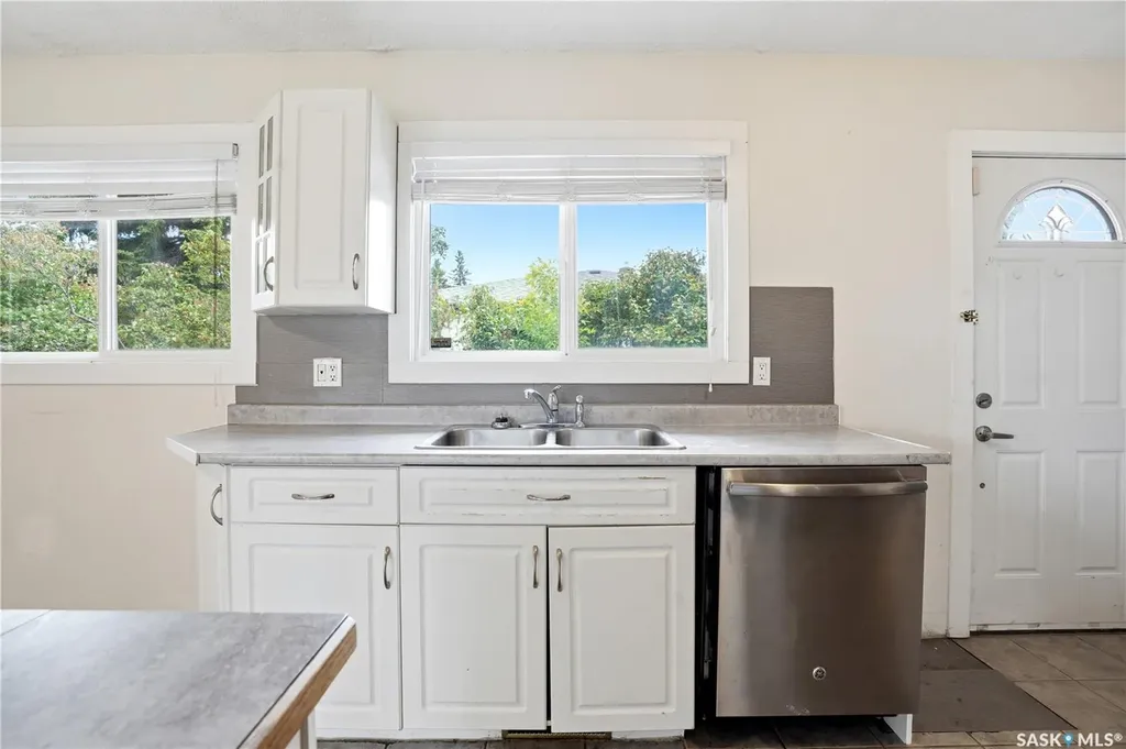 1308 Preston Avenue S Saskatoon SK S7H 2V4