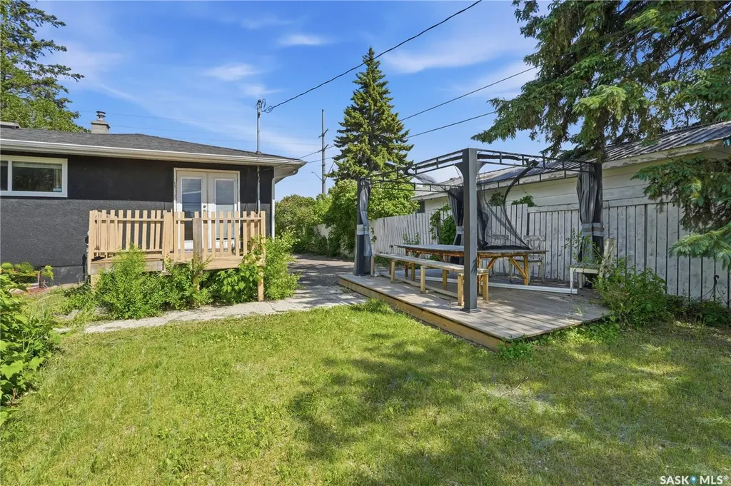 1308 Preston Avenue S Saskatoon SK S7H 2V4