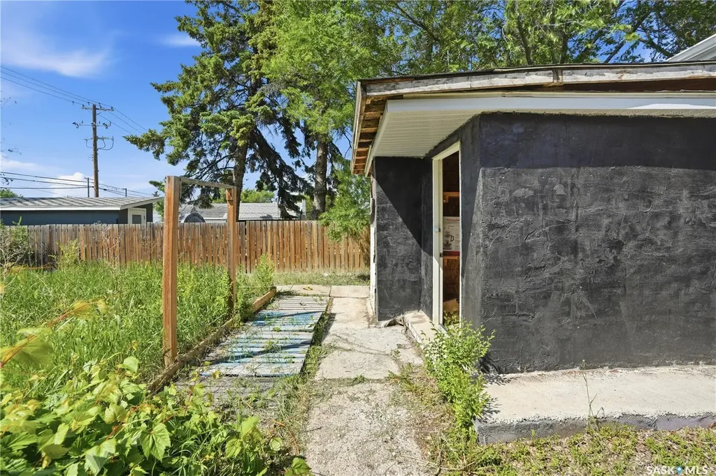 1308 Preston Avenue S Saskatoon SK S7H 2V4