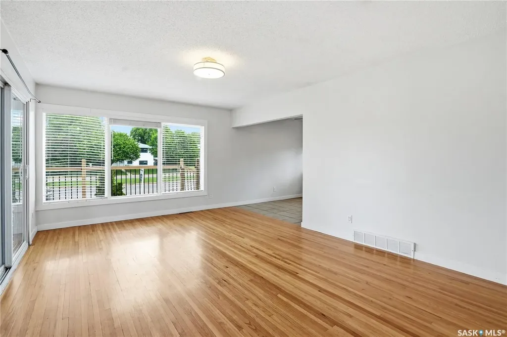 1308 Preston Avenue S Saskatoon SK S7H 2V4