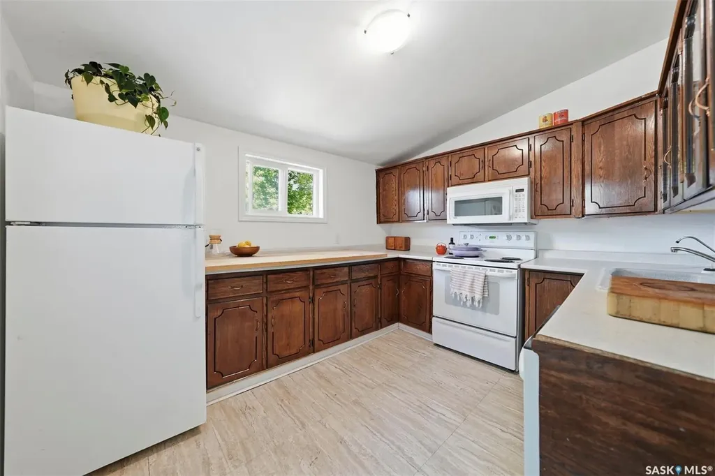 611 J Avenue S Saskatoon SK S7M 2A9