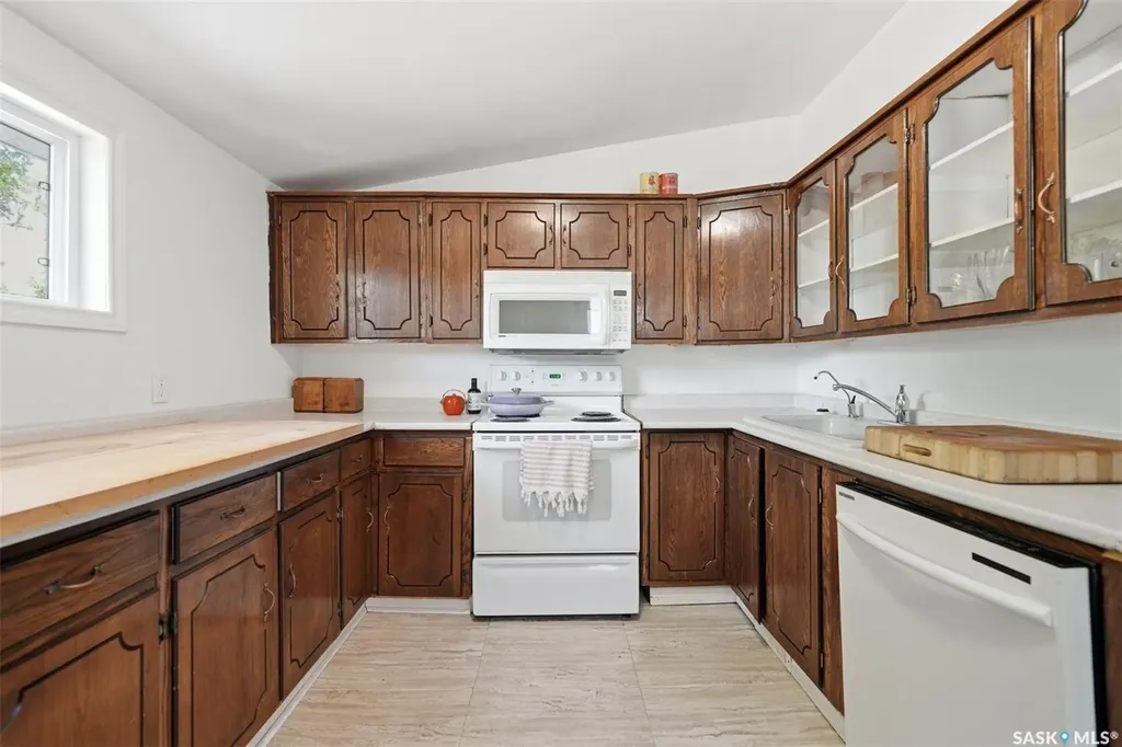 611 J Avenue S Saskatoon SK S7M 2A9