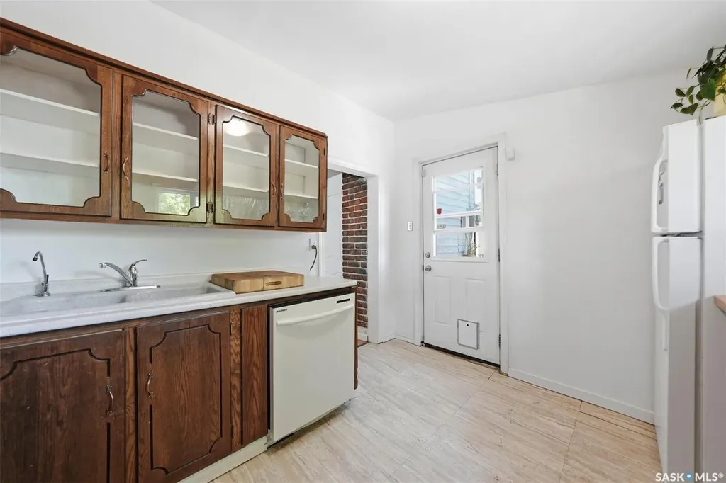 611 J Avenue S Saskatoon SK S7M 2A9