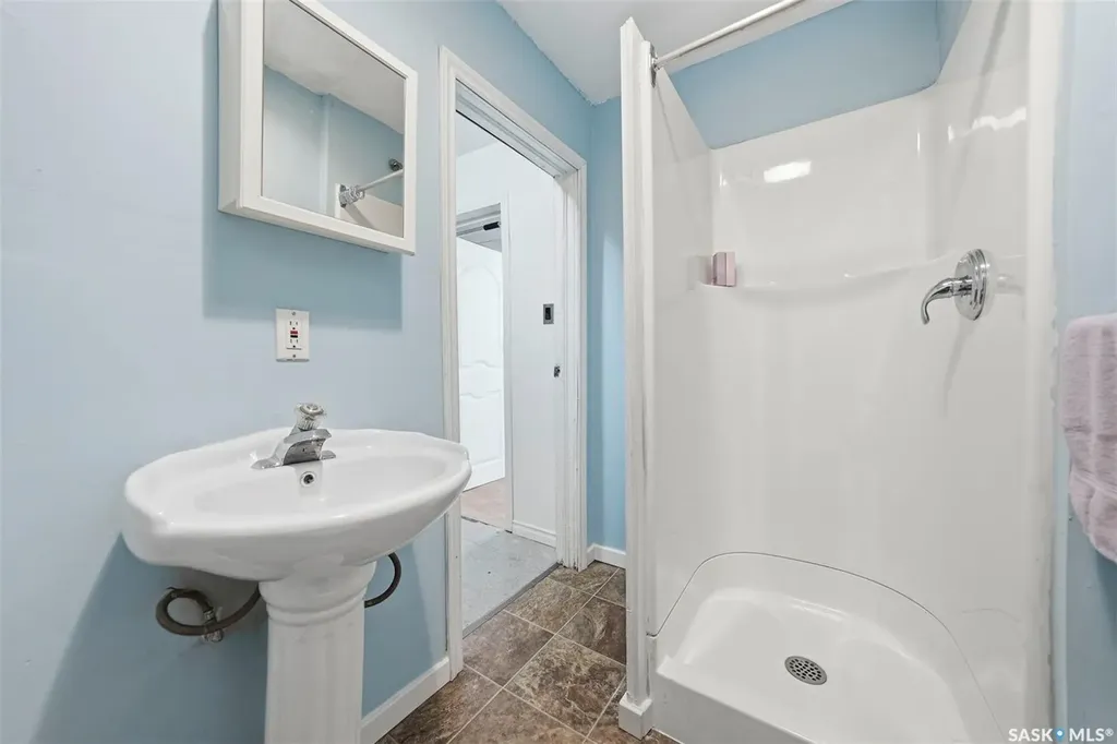 611 J Avenue S Saskatoon SK S7M 2A9
