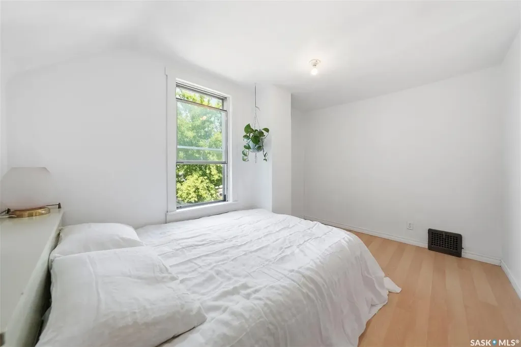 611 J Avenue S Saskatoon SK S7M 2A9