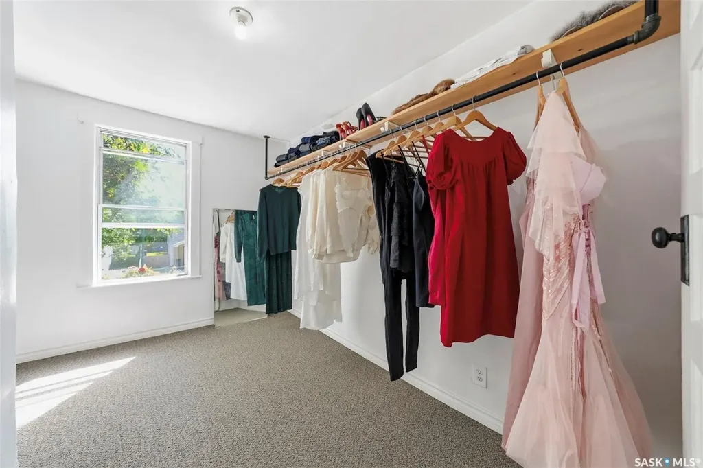611 J Avenue S Saskatoon SK S7M 2A9