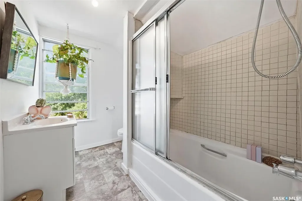611 J Avenue S Saskatoon SK S7M 2A9