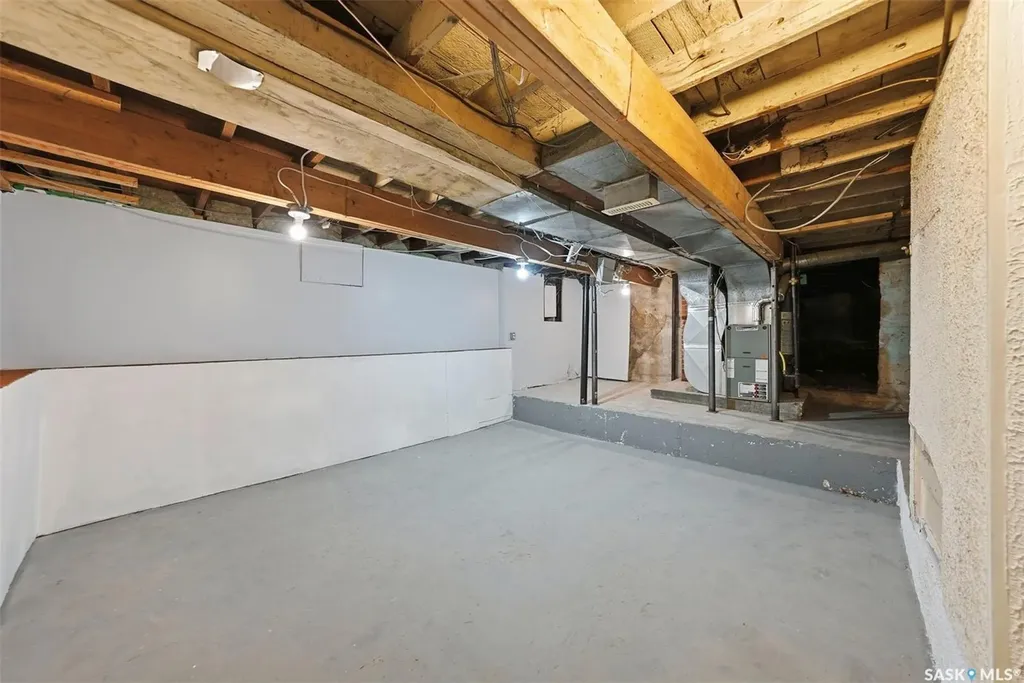 611 J Avenue S Saskatoon SK S7M 2A9