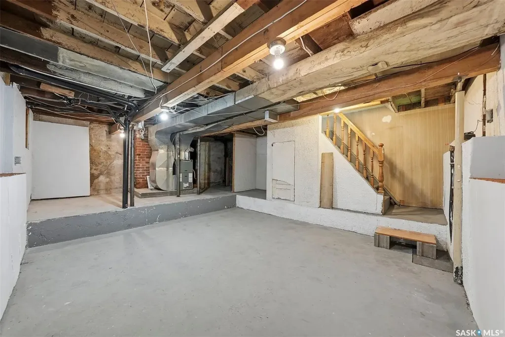 611 J Avenue S Saskatoon SK S7M 2A9