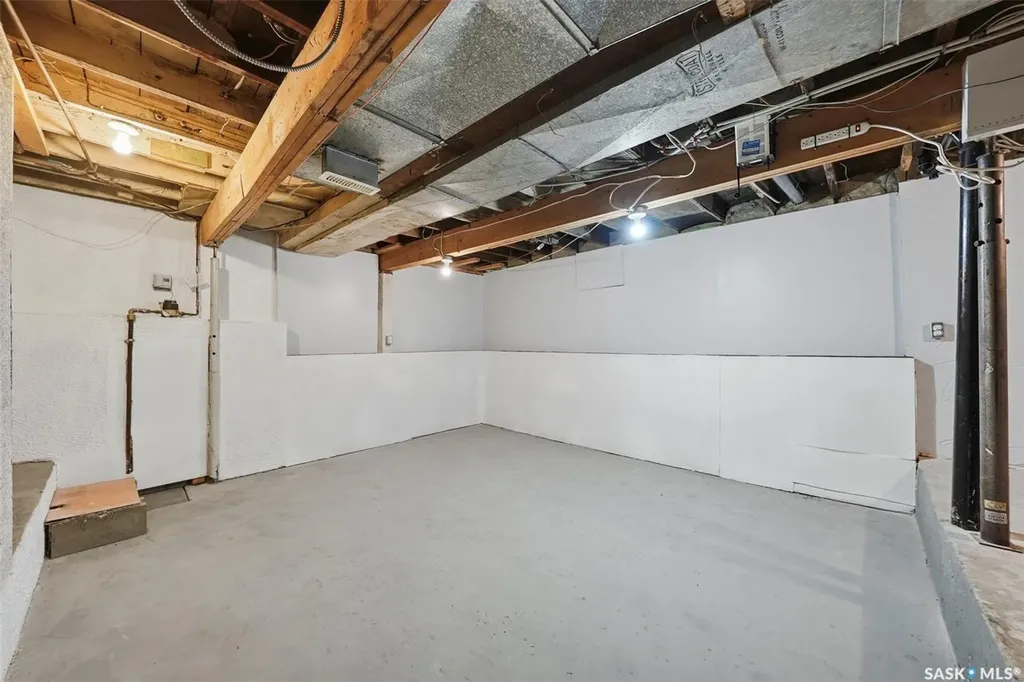 611 J Avenue S Saskatoon SK S7M 2A9