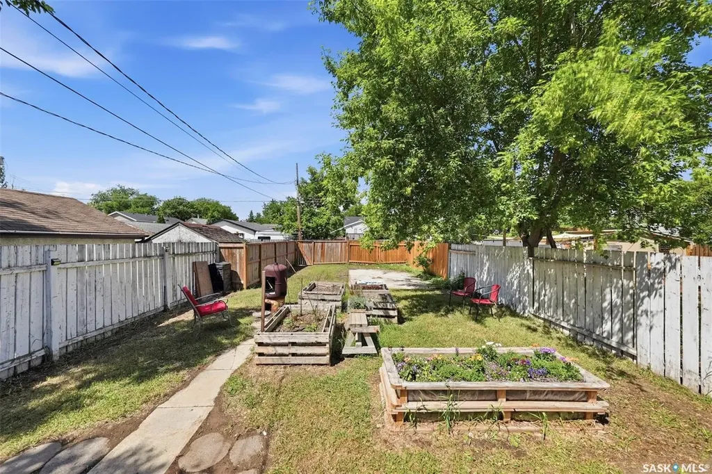 611 J Avenue S Saskatoon SK S7M 2A9