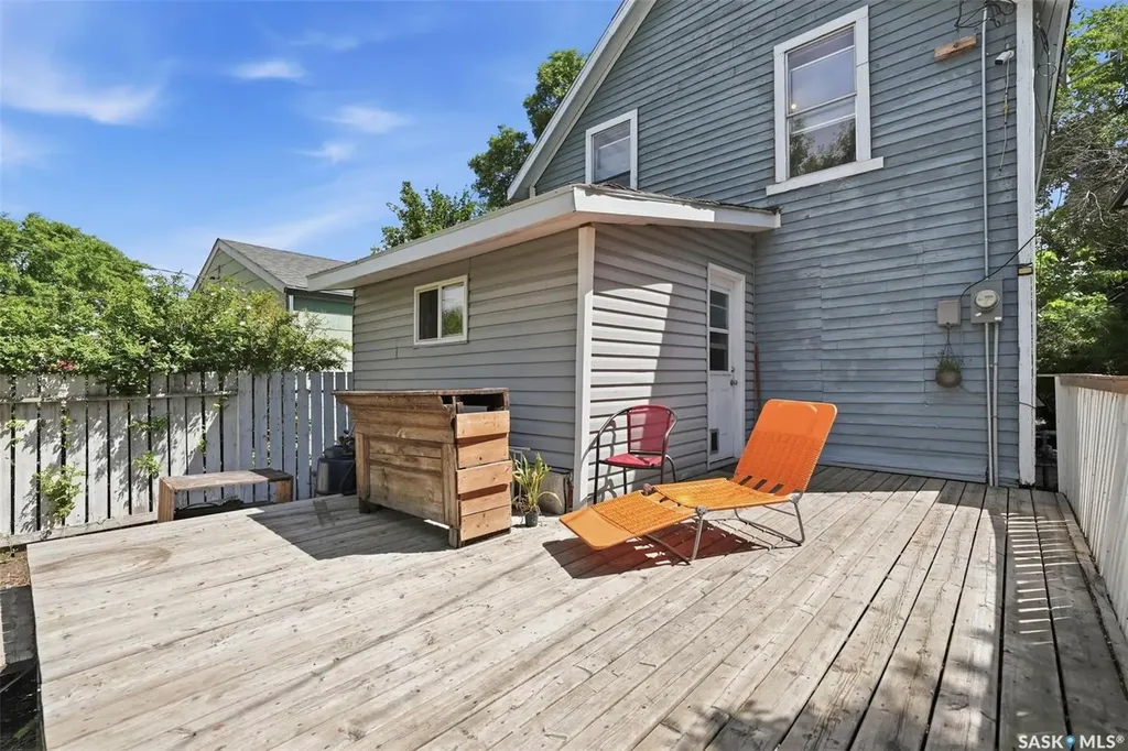 611 J Avenue S Saskatoon SK S7M 2A9