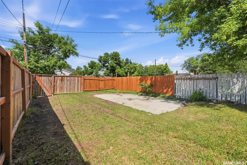 611 J Avenue S Saskatoon SK S7M 2A9