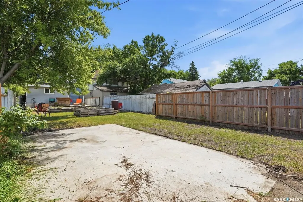 611 J Avenue S Saskatoon SK S7M 2A9
