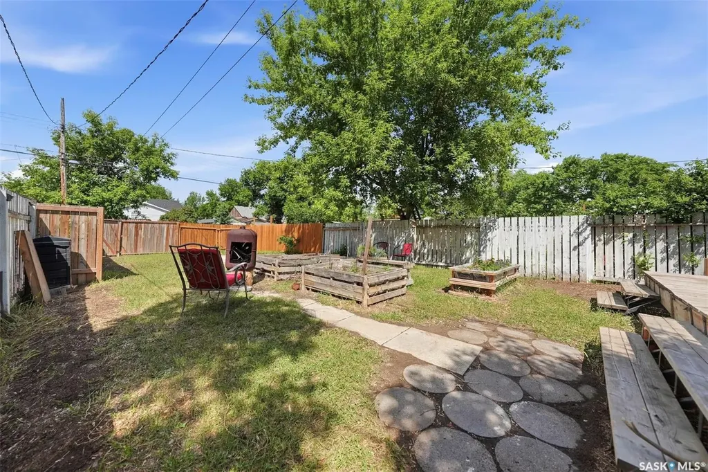 611 J Avenue S Saskatoon SK S7M 2A9