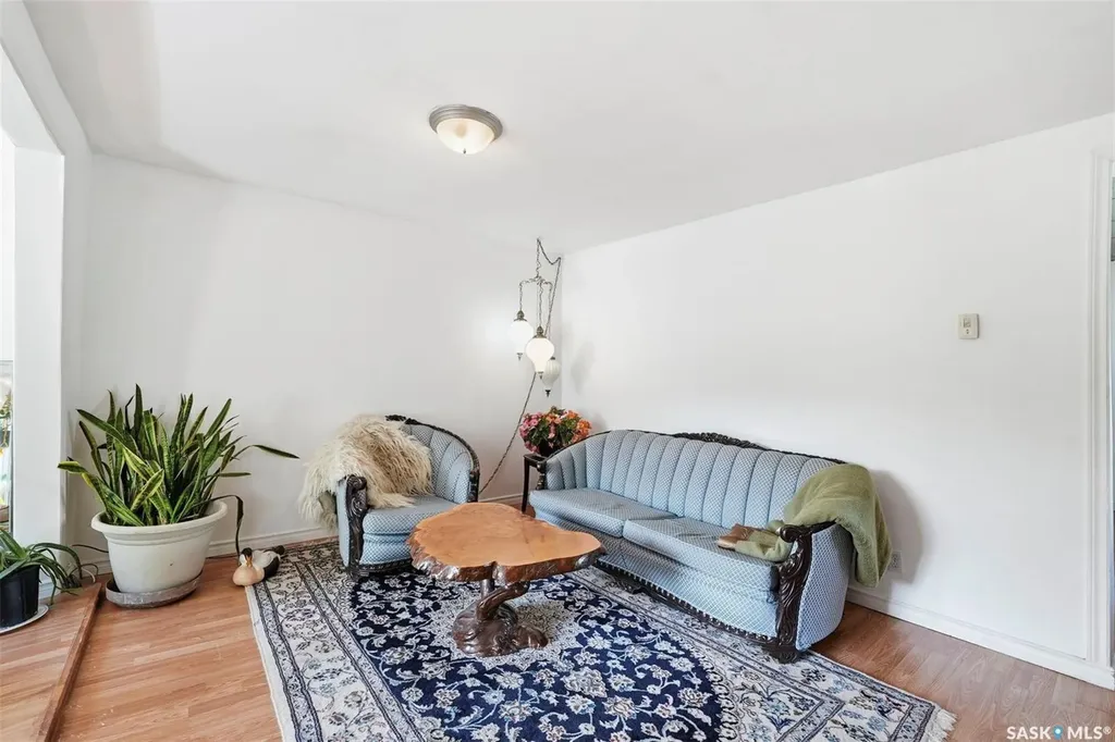 611 J Avenue S Saskatoon SK S7M 2A9
