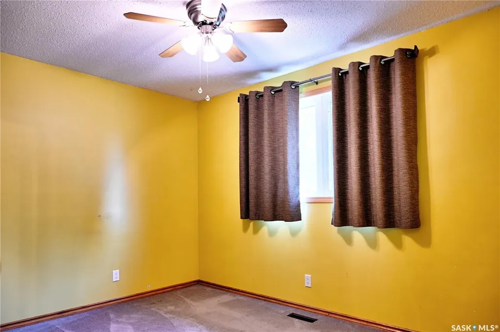 917 Macklem Drive Saskatoon SK S7L 4R7
