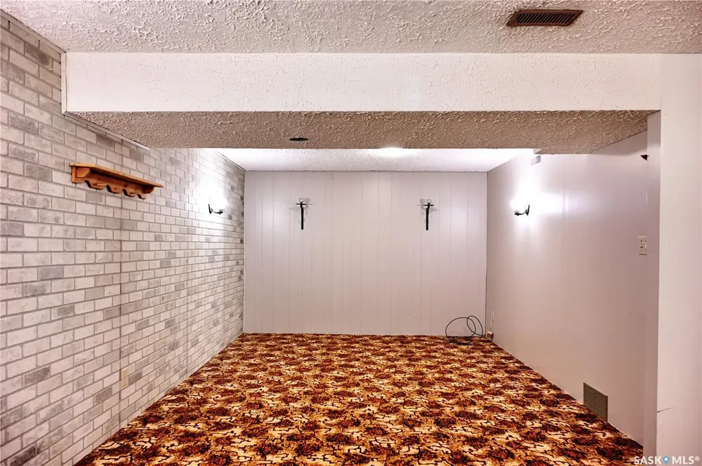 917 Macklem Drive Saskatoon SK S7L 4R7