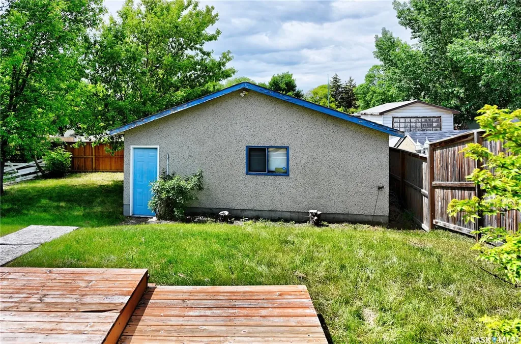917 Macklem Drive Saskatoon SK S7L 4R7