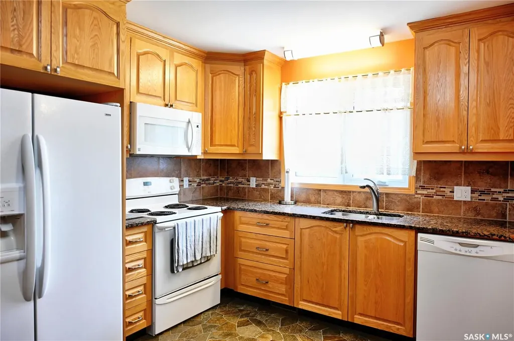 917 Macklem Drive Saskatoon SK S7L 4R7