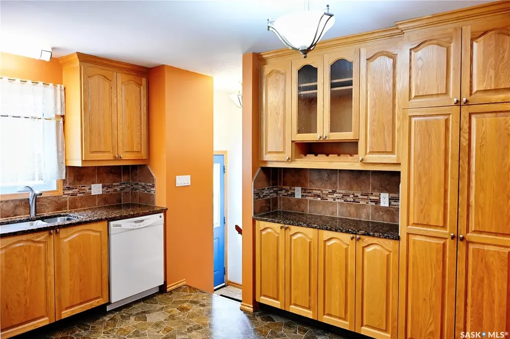 917 Macklem Drive Saskatoon SK S7L 4R7