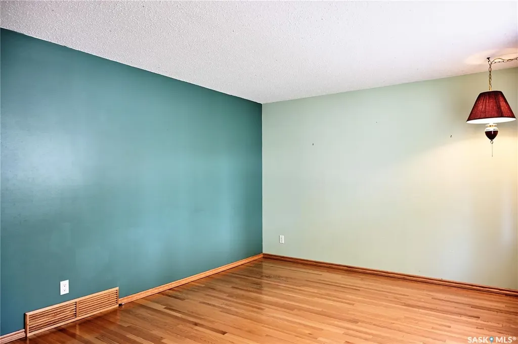 917 Macklem Drive Saskatoon SK S7L 4R7